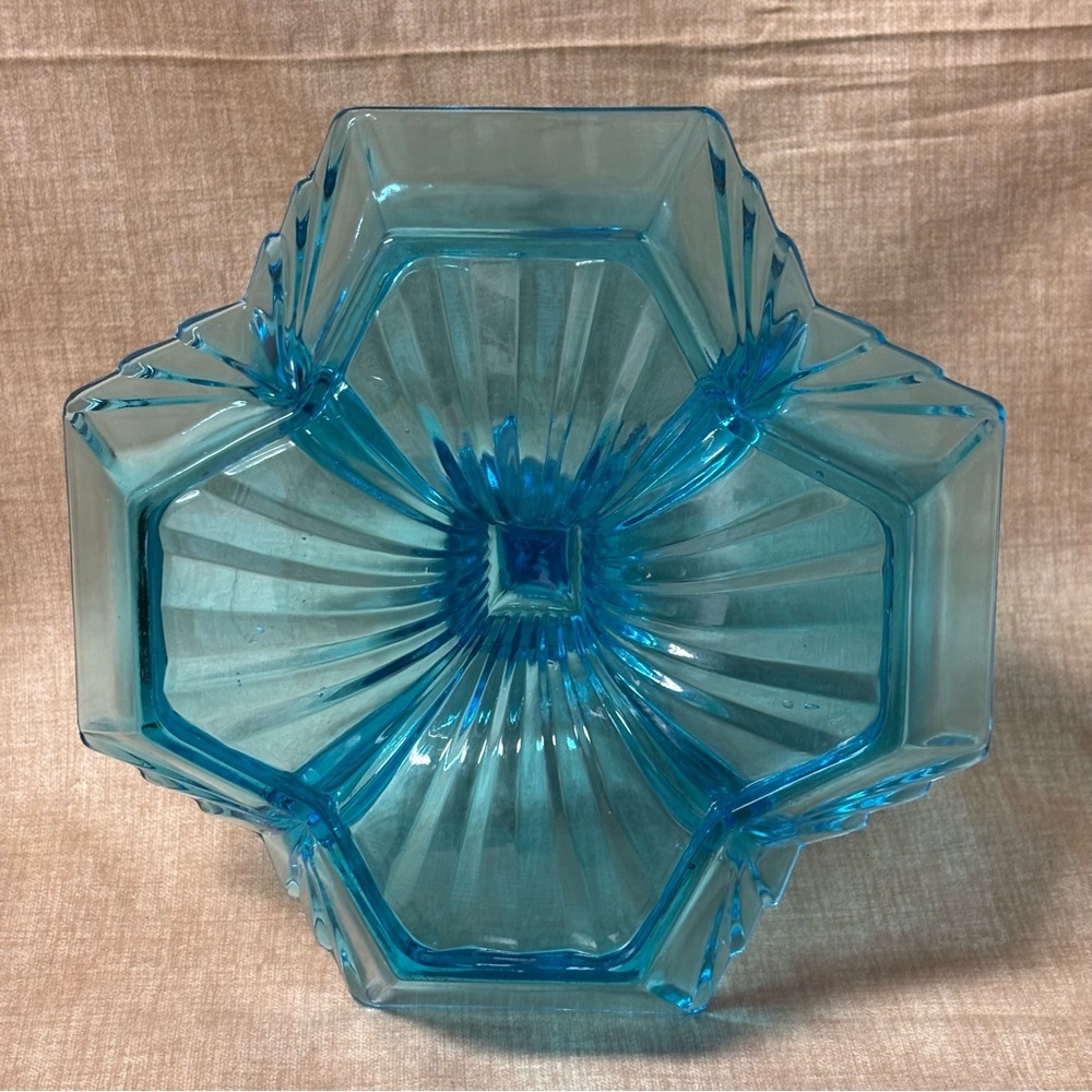Indiana Glass Pyramid Blue Four-Part Relish Dish w/ Handle (circa 1974 - 1975) - Picture 4 of 7